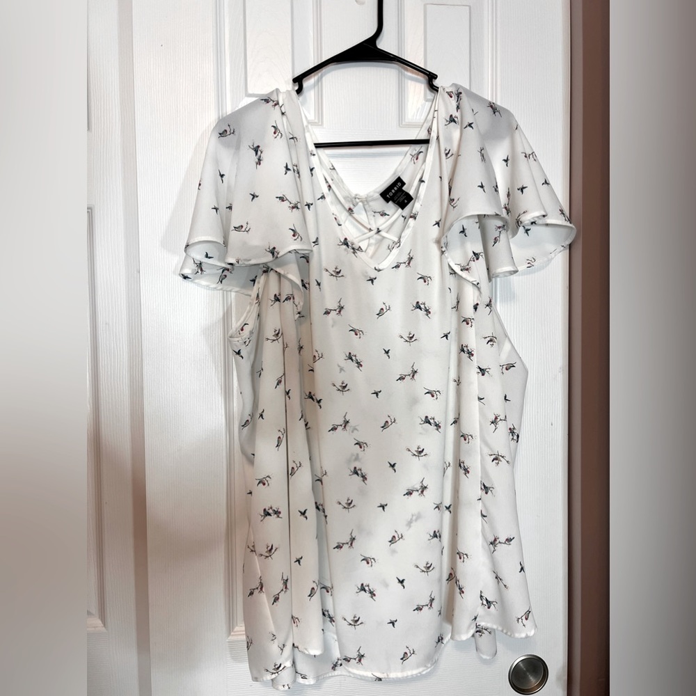 Torrid flutter sleeve blouse with birds sz 4